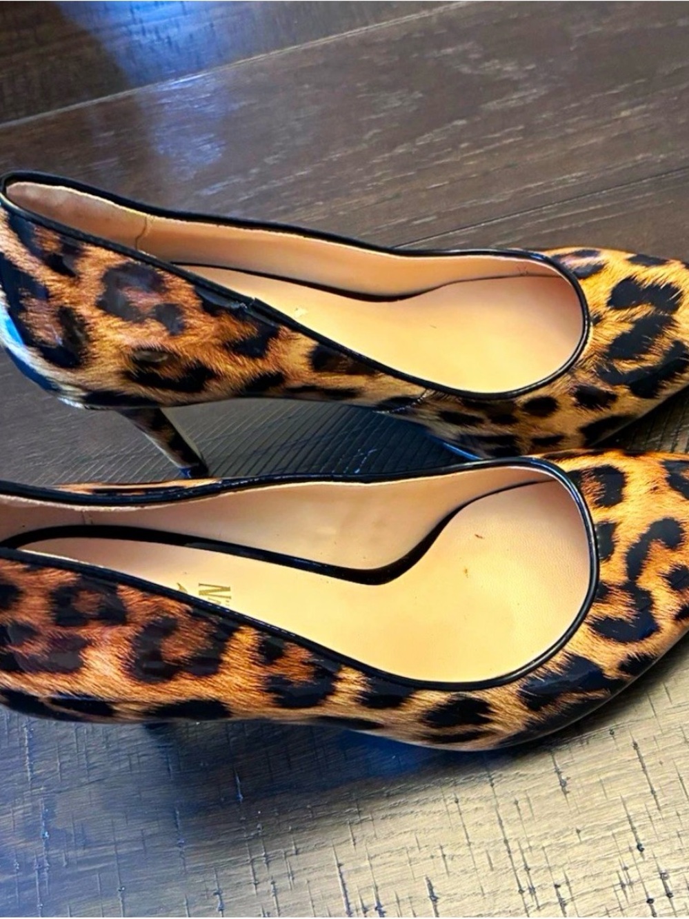 Krown Kouture Leopard Print Women's Pointed Toe Pumps - size 7.5